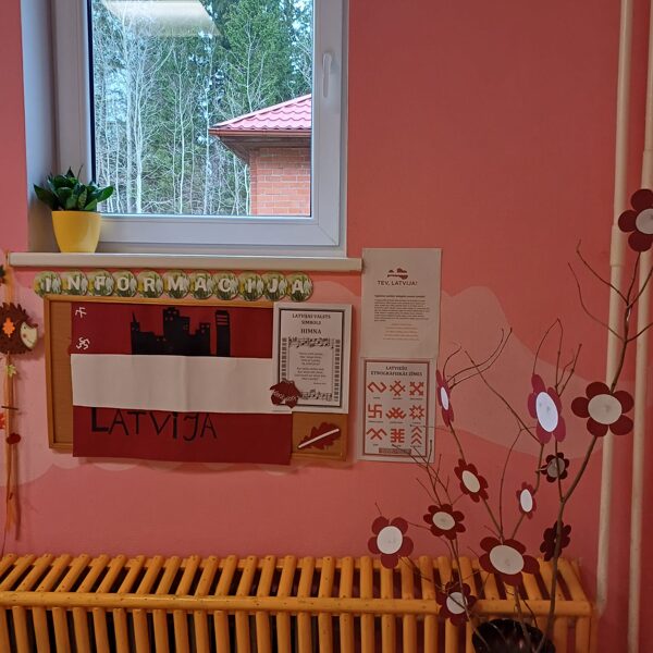 ,,Zīļuki" svin Latvijas svētkus.