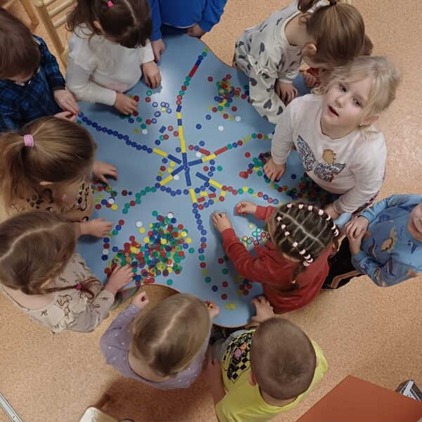 Kad ziema  māca un iedvesmo./gr.,, Ežuki"