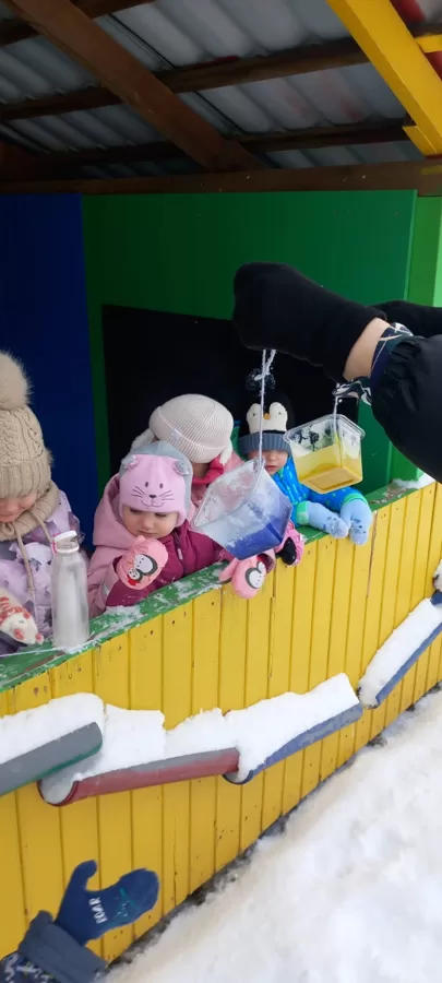 ,,Zvaniņi" eksperimentē ar sniegu.