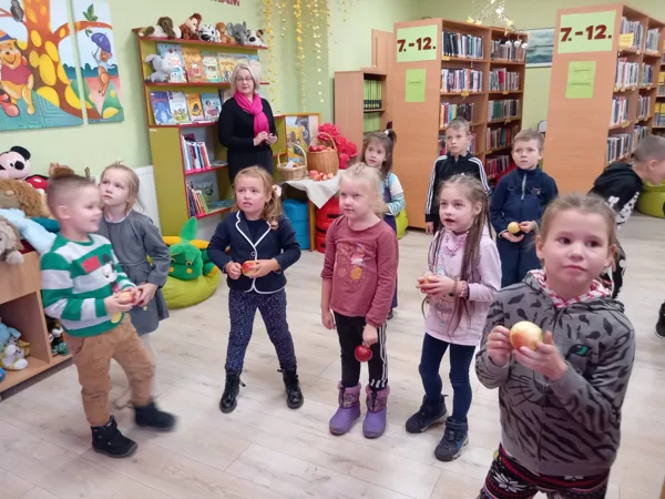 Izglītojoši radošā nodarbība  "Āboli bolās!"