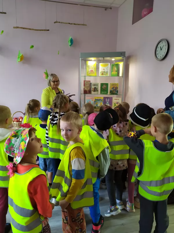 ,,Ežuku" ekskursija uz bibliotēku