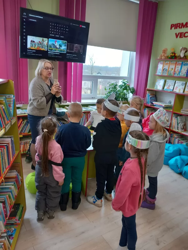,,BITĪTES” ieskandina Mārtiņdienu bibliotēkā.