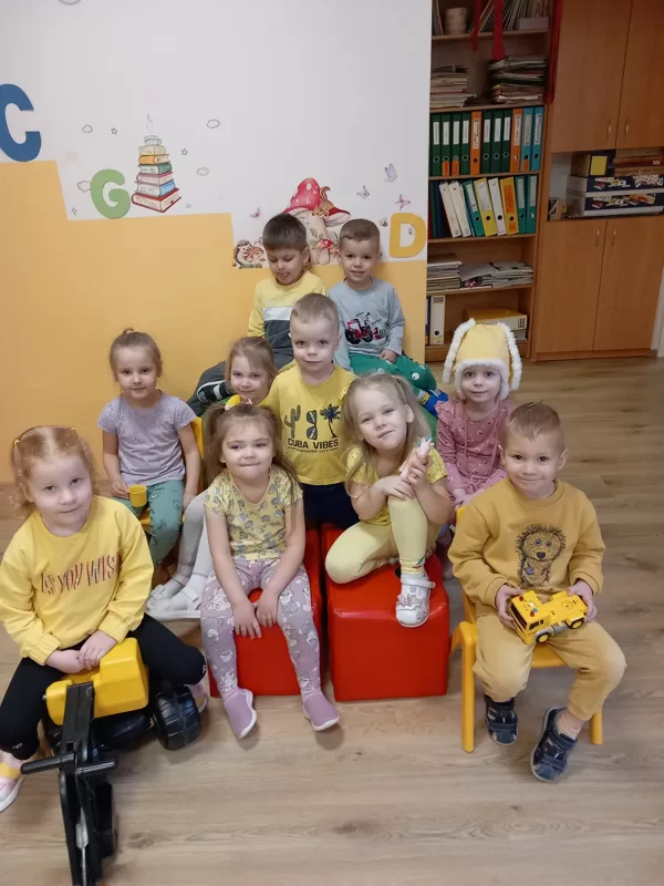 DZELTENĀ DIENA