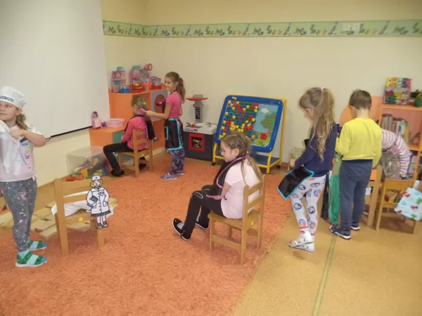 Sižeta lomu rotaļa ,, Frizētava"