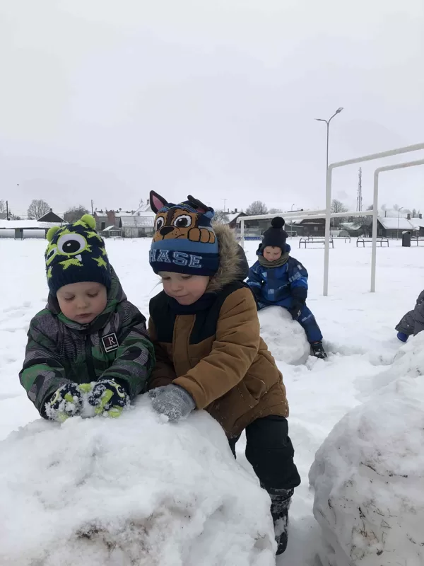 ,,Zvaniņu"ziemas prieki sniegotajā vidusskolas stadionā. / 13.12.2021.