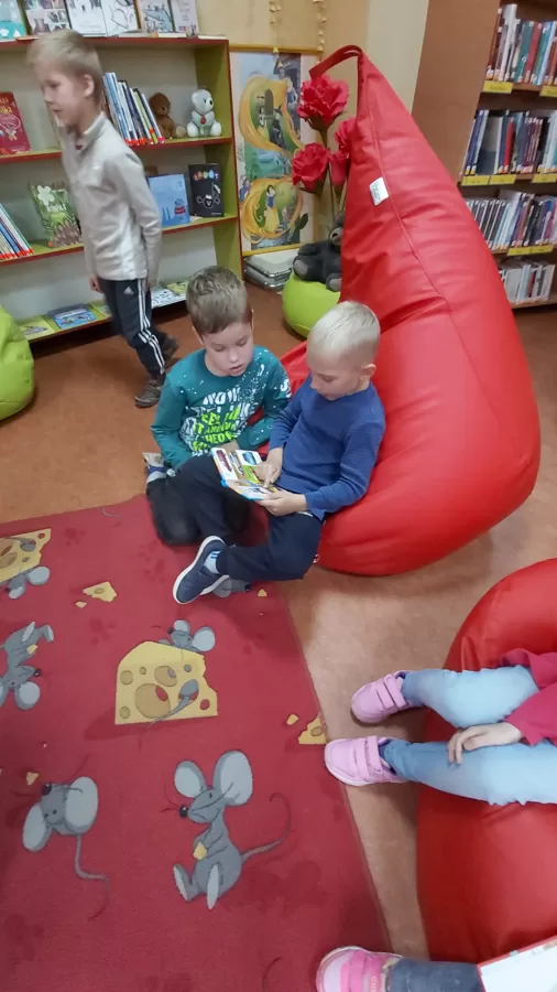 ''Taurenīšu"ekskursija uz bibliotēku.