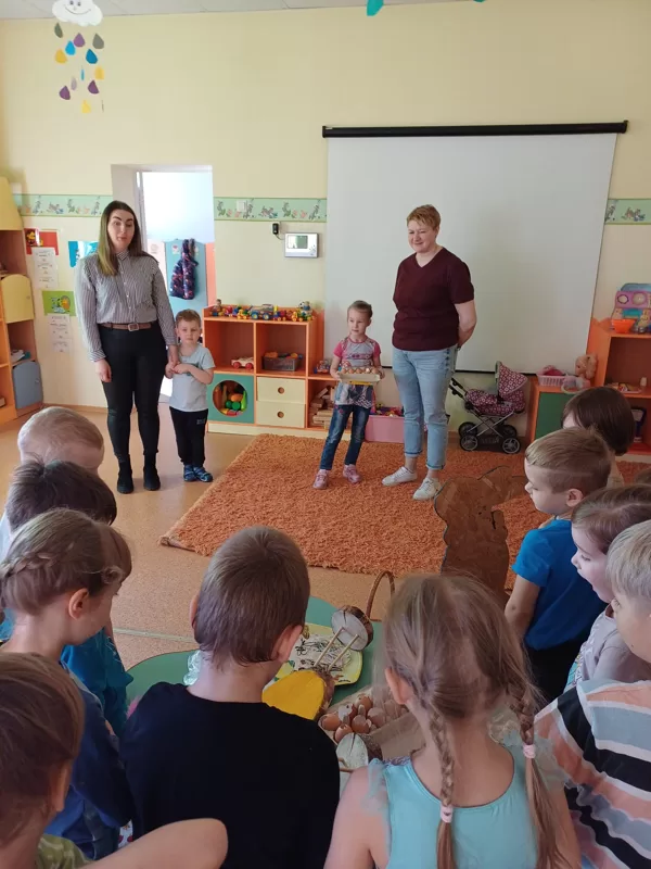 ''EŽUKU" RADOŠO DARBNĪCU VADA MATEJA UN MARIANNAS MAMMAS..