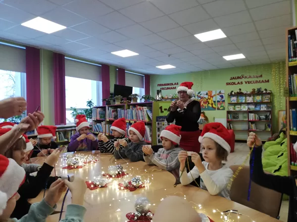 Radoša rūķu darbnīca ”Rotāsim eglīti svētku rotā!”
